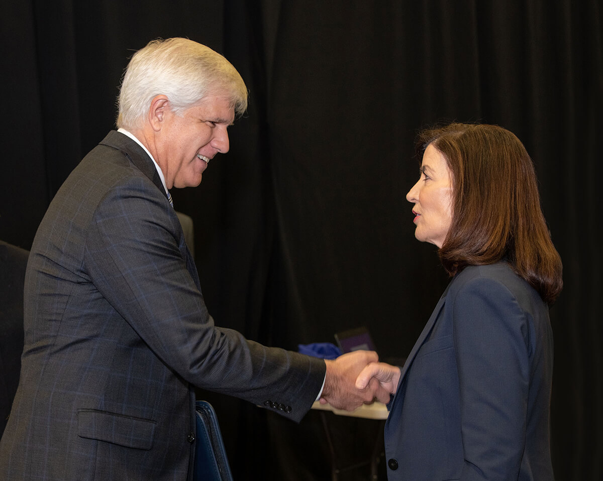 Dr. Bonahue and Kathy Hochul shaking hands