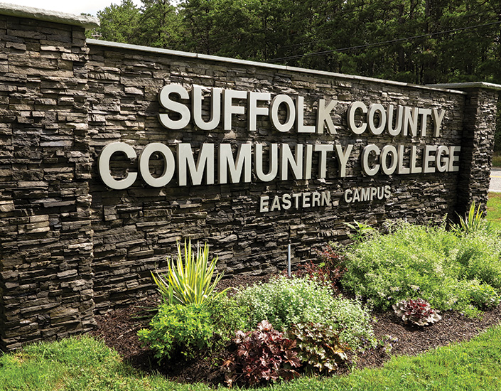does suffolk community college require college essay